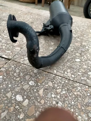 Escape Leovince Minarelli Horizontal Negro