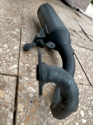 Escape Leovince Minarelli Horizontal Negro