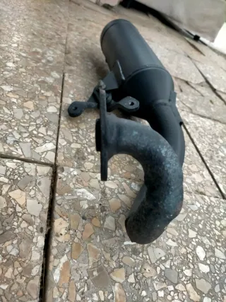 Escape Leovince Minarelli Horizontal Negro