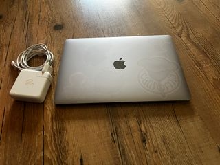 MacBook Pro Retina 13"2019 256GB,8GB RAM,i5,A1989