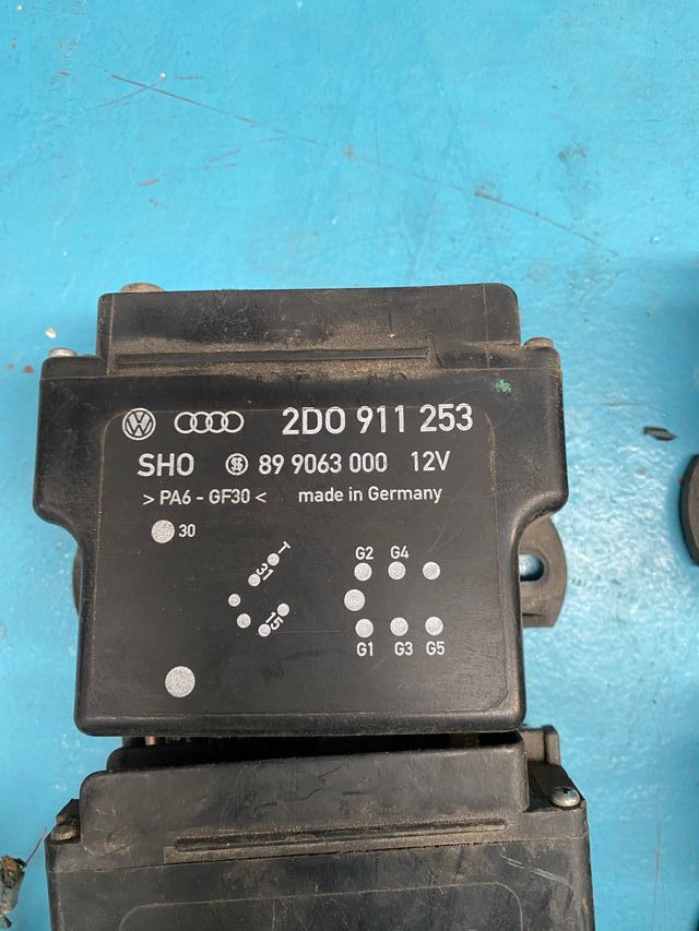 Relé Volkswagen 2D0911253