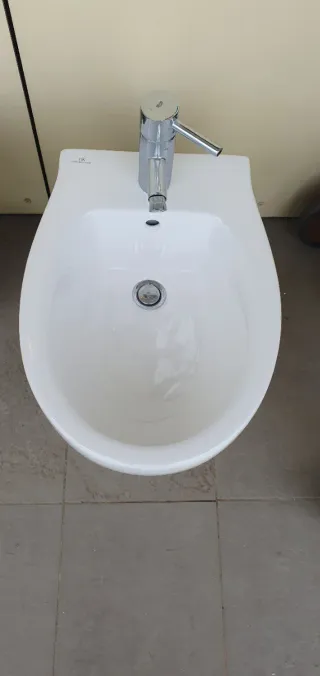 Bidé Porcelanosa + Grifo Grohe