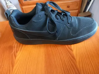 Zapatillas Nike Negras Talla 46. Sólo tiene 2 pues