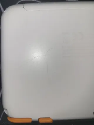 Nintendo 2DS XL Naranja y Blanca + 3 Juegos