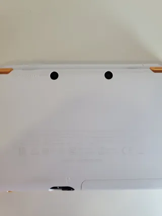 Nintendo 2DS XL Naranja y Blanca + 3 Juegos