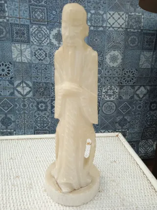 Figura antigua de mármol