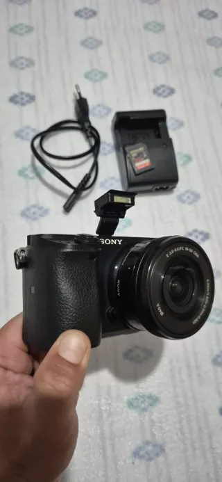 Sony A6300 Cámara + Lente 16-50mm OSS