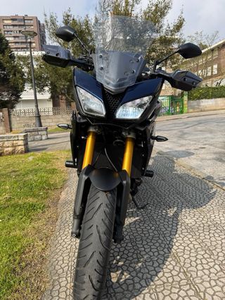 Yamaha MT-09 Tracer azul