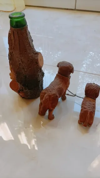 Bottiglia effetto tronco con volto intagliato