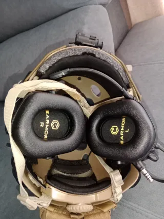 Casco táctico completo con accesorios