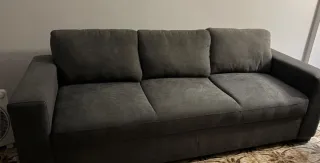Sofá de tela gris