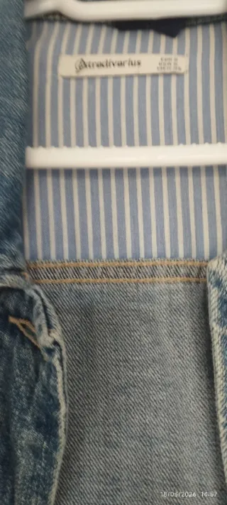 Chaqueta vaquera Stradivarius desgastada