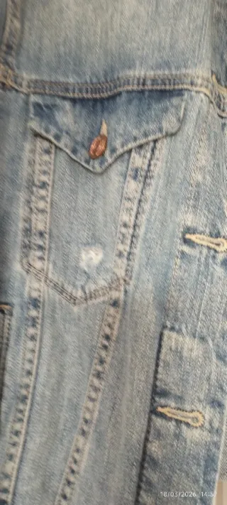 Chaqueta vaquera Stradivarius desgastada