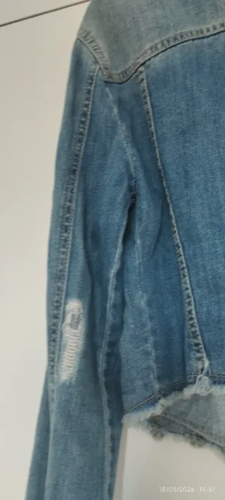 Chaqueta vaquera Stradivarius desgastada