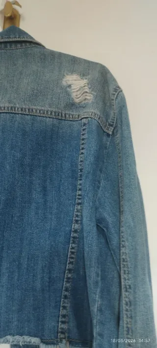 Chaqueta vaquera Stradivarius desgastada