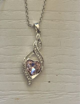 Conjunto collar y pendientes corazón rosa