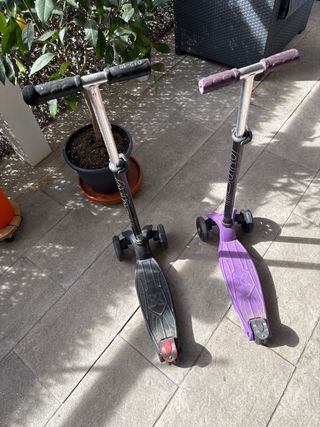 Patinete Micro Max Morado y otro negro.