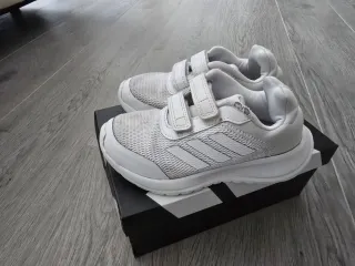 Zapatillas Adidas Niños Velcro Blancas talla 28.5