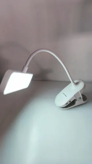 Lámpara LED flexible con PINZA - Carga USB