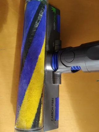 Spazzolino Dyson V12 Fluffy con luce laser, poco usato