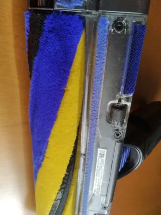 Spazzolino Dyson V12 Fluffy con luce laser, poco usato