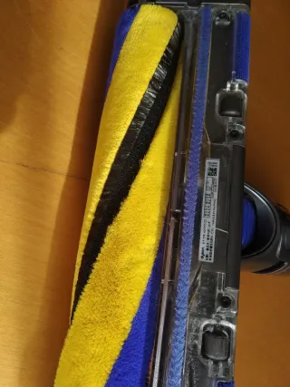 Spazzolino Dyson V12 Fluffy con luce laser, poco usato