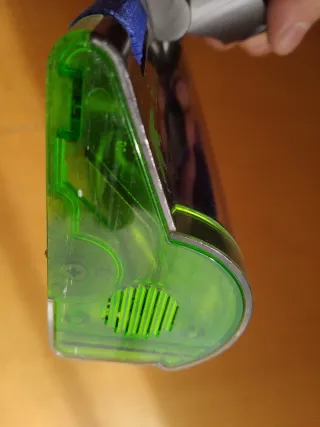 Spazzolino Dyson V12 Fluffy con luce laser, poco usato