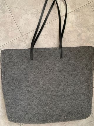 Bolso de fieltro gris con iniciales MG