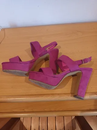 Zapatos rosa fucsia con plataforma