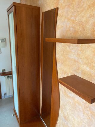 Recibidor de madera con espejo y cristal