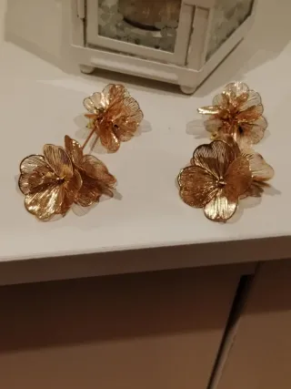 Pendientes dorados de Sfera nuevos