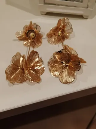 Pendientes dorados de Sfera nuevos