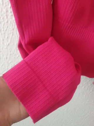 Sudadera crop rosa con cremallera