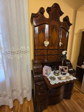 Canterano antiguo estilo español madera nogal