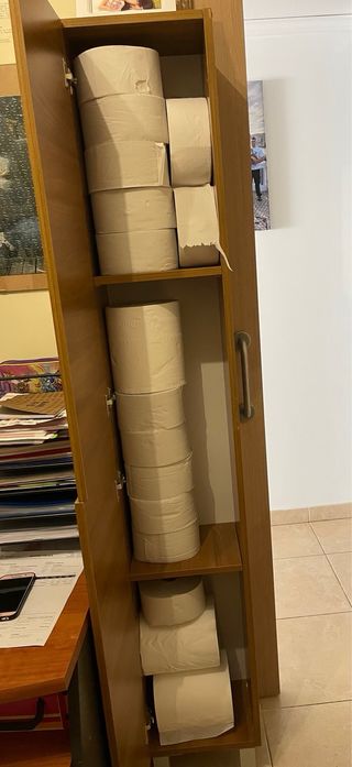 Armario de baño de madera