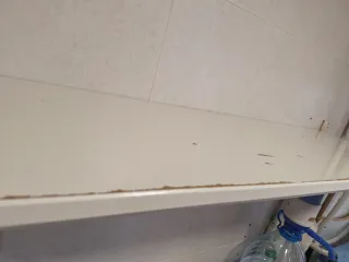 Estantería blanca con ganchos Ikea