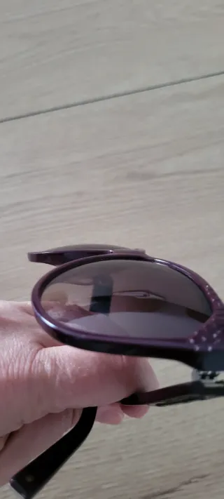 Gafas de sol Trussardi granates.