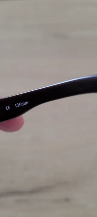 Gafas de sol Trussardi granates.