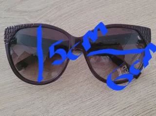 Gafas de sol Trussardi granates.