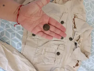 Chaqueta vaquera beige con botones