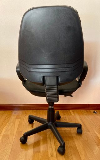 Silla de oficina negra