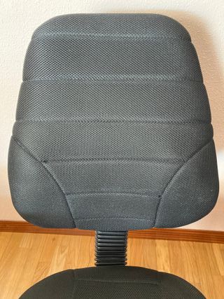 Silla de oficina negra