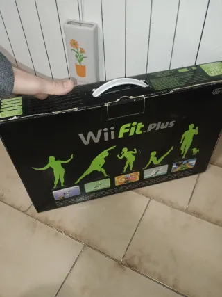Nintendo Wii Fit Plus + Balance Board
