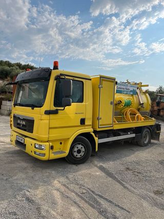 Camion Man 220 para desatranques. Importado.