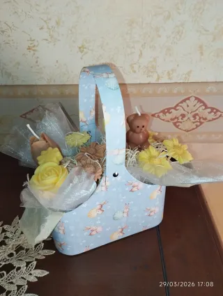 Composizioni floreali in cera di oliva.