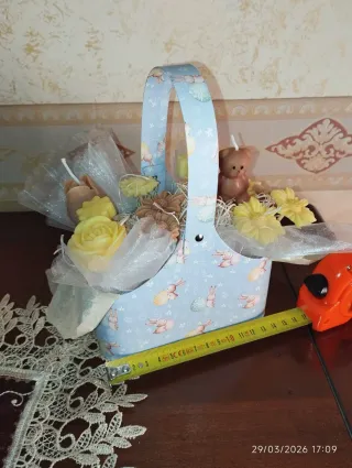 Composizioni floreali in cera di oliva.
