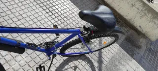 Bicicleta de paseo azul