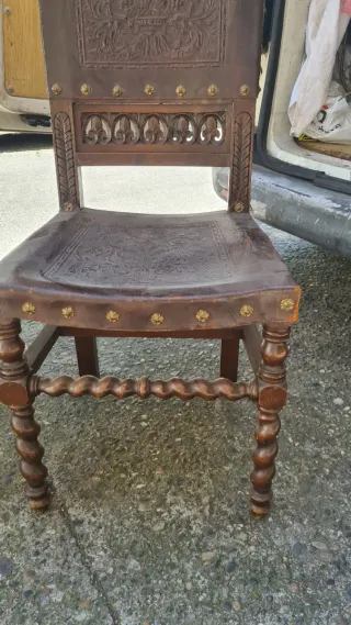 3 Sillas Antiguas de Madera y Cuero