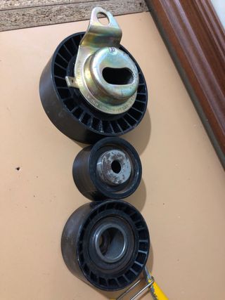 Poleas tensoras para vehículos