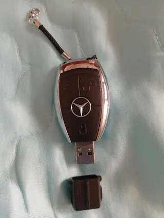 Pendrive Mando Mercedes-Benz